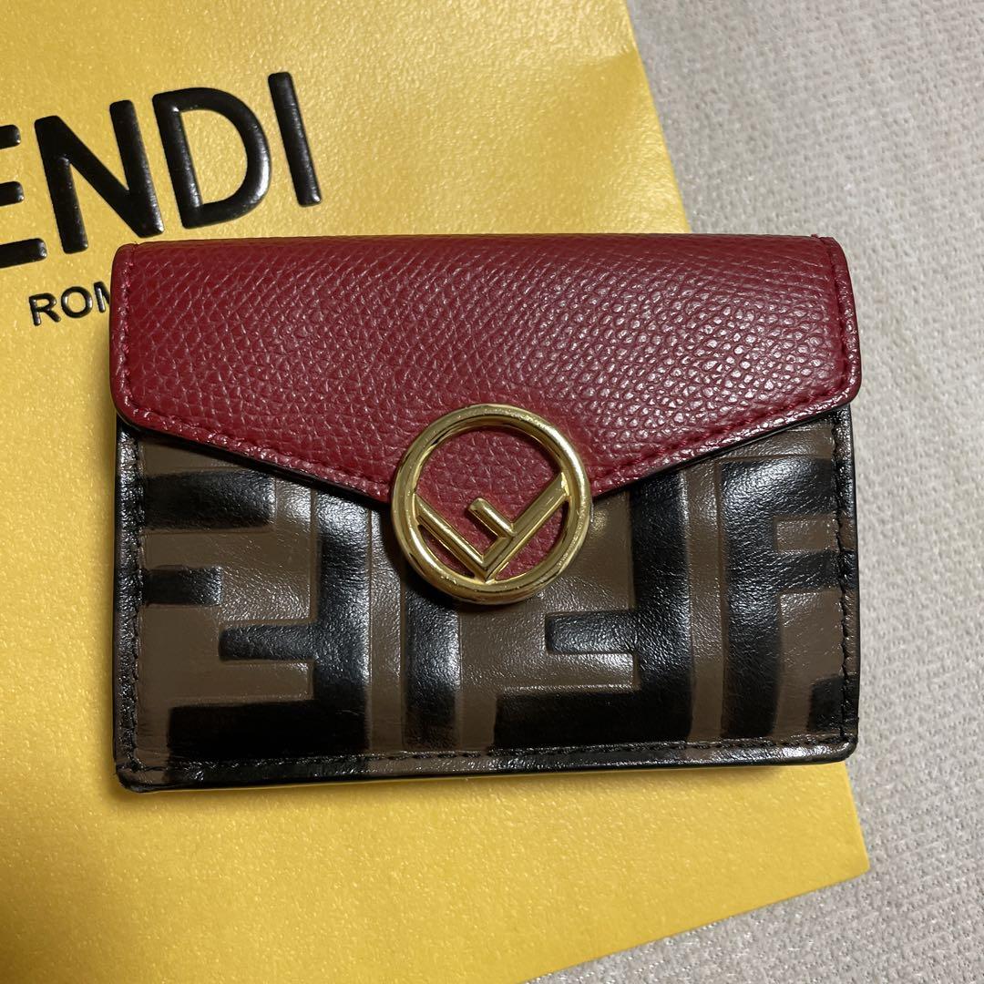 フェンディ エフイズ コンパクト 三つ折り 財布 ズッカ柄 赤 金 - 折り財布
