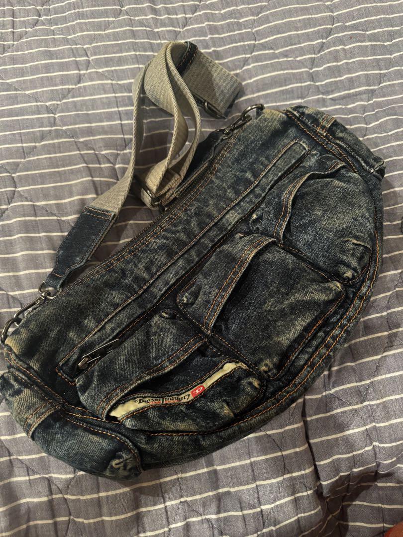 DIESEL Re-Edition Travel 3000 ショルダーバッグ