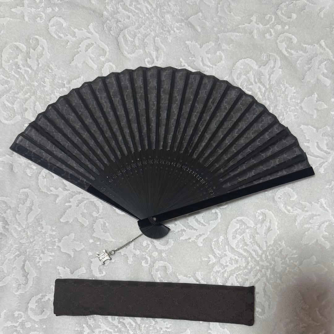 【レア】 CELINE ロゴ チャーム付き 扇子 美品 【レア】 CELINE ロゴ チャーム付き 扇子 美品
