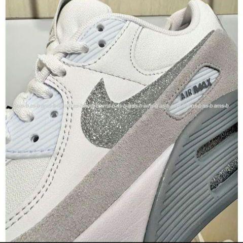 国内発送【NIKE】エアマックス 90 LV8 厚底 スニーカー キラキラ 国内発送【NIKE】エアマックス 90 LV8 厚底 スニーカー キラキラ