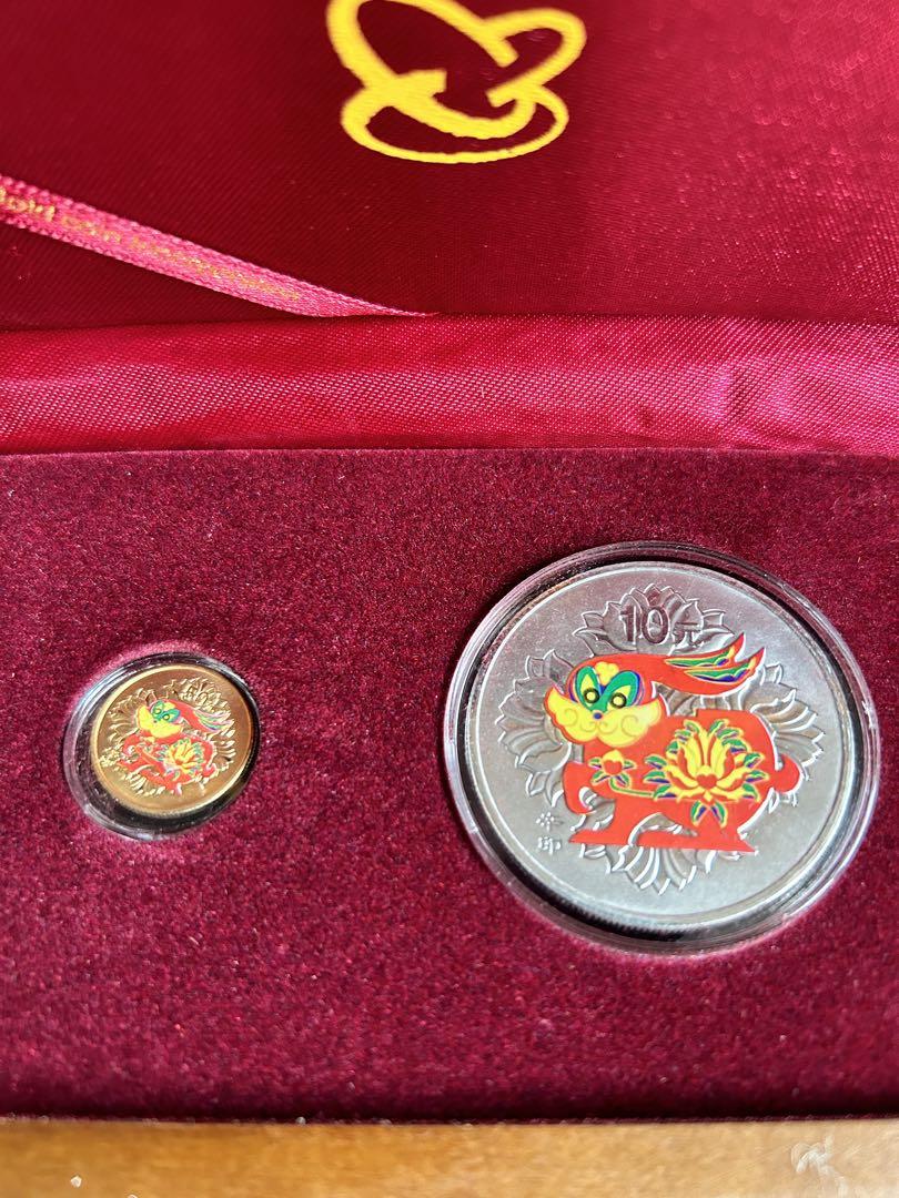 入荷now 買えない 2011年中国干支【兎】記念金貨セット2枚箱入りG304 美術品 コレクション