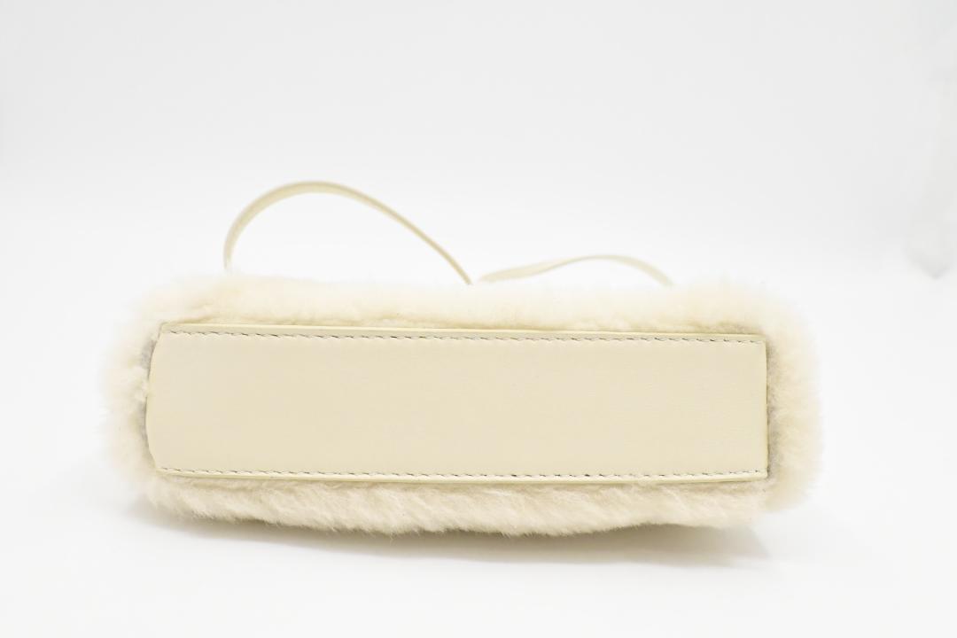 FENDI マイクロピーカブー アイボリー ムートン ショルダーバッグ