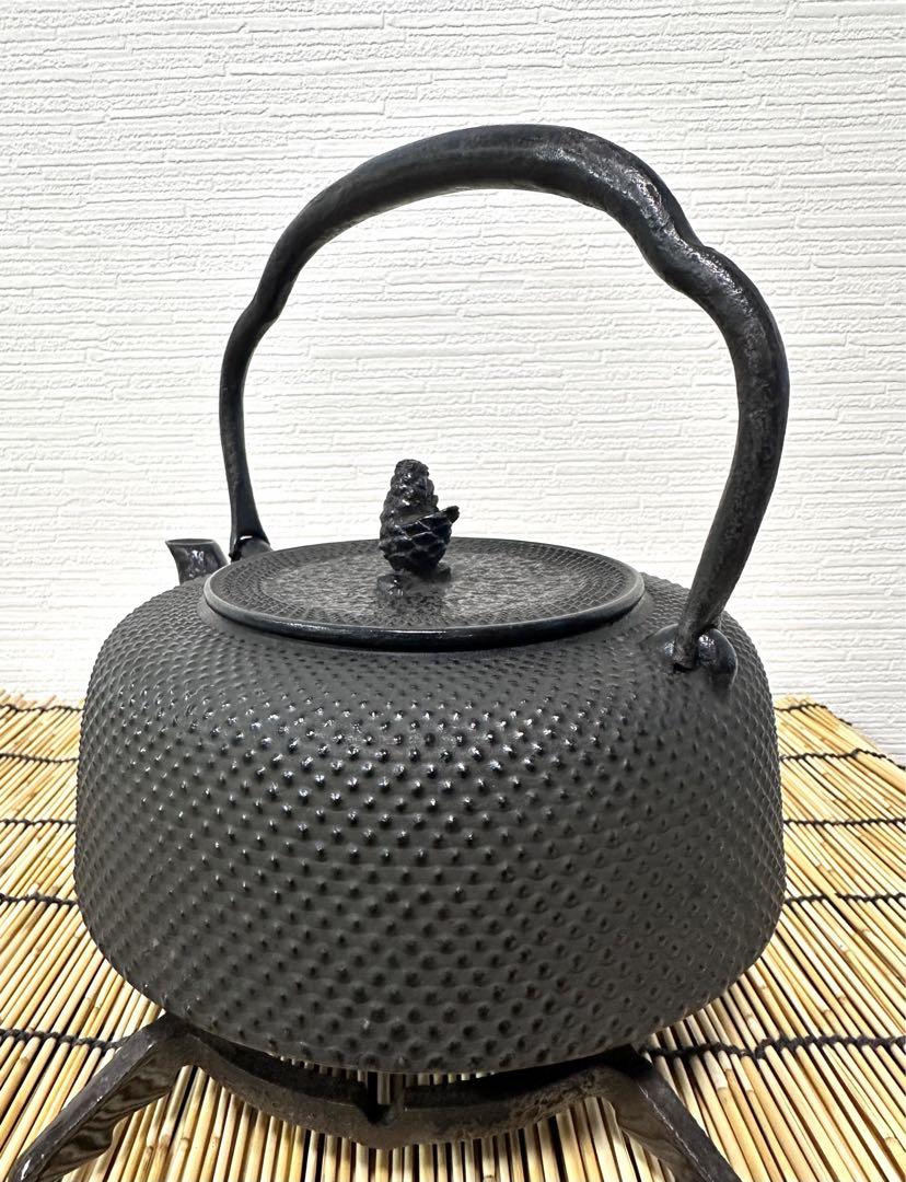 新品、未使用品、タグ付　南部岩鋳造　木瓜鉉１５型平アラレ　南部鉄瓶　南部鉄器