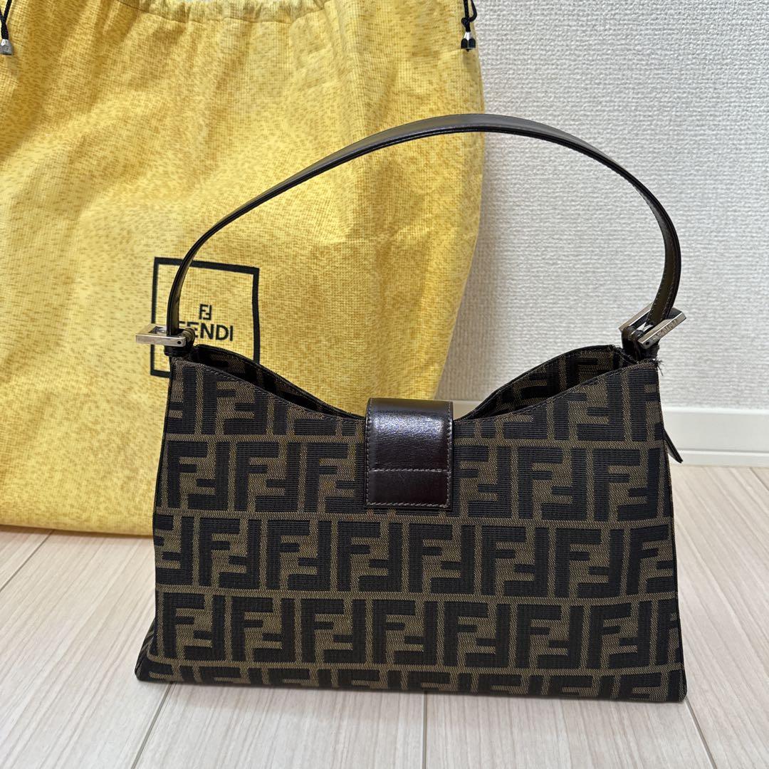 Fendi マンマバケット ワンショルダー