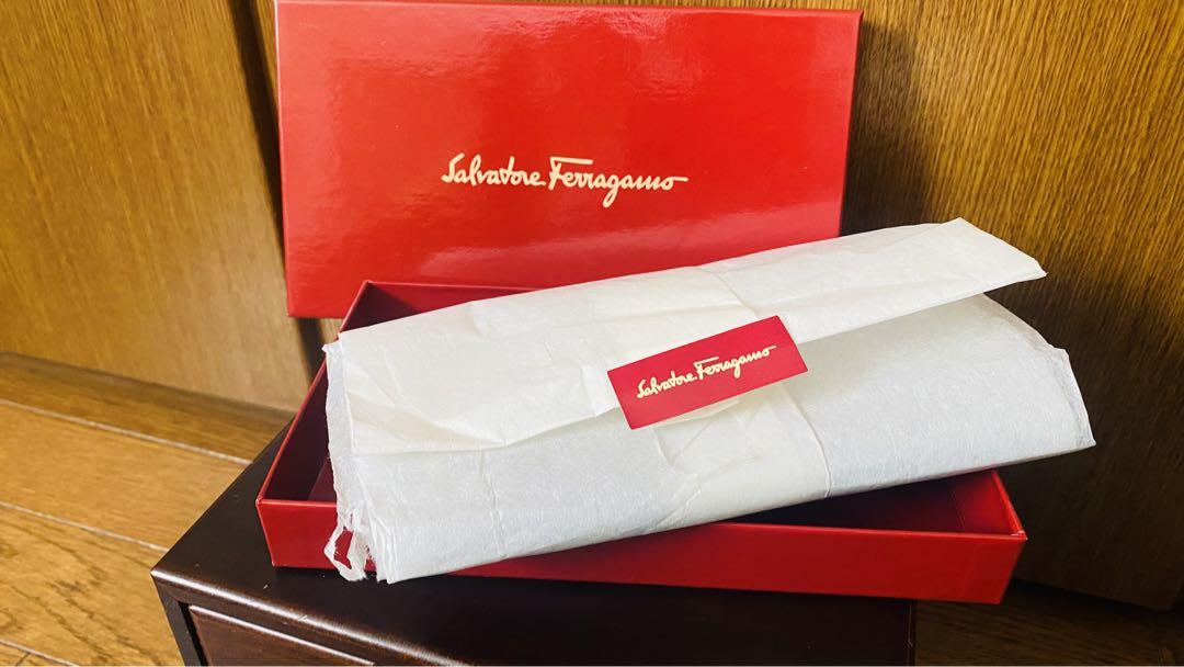 フェラガモの長財布 箱あり