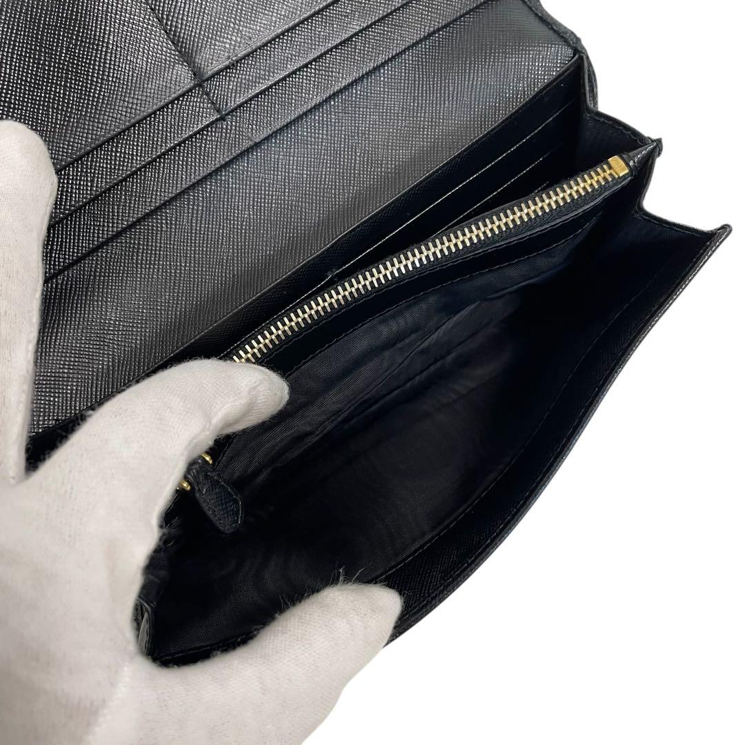 【美品】　PRADA プラダ　二つ折り長財布　金ロゴ レザー 黒　ブラック