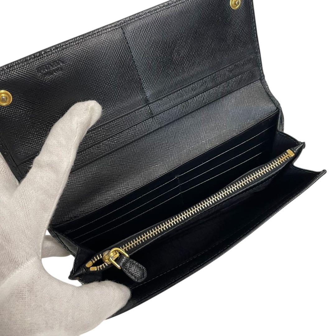 【美品】　PRADA プラダ　二つ折り長財布　金ロゴ レザー 黒　ブラック