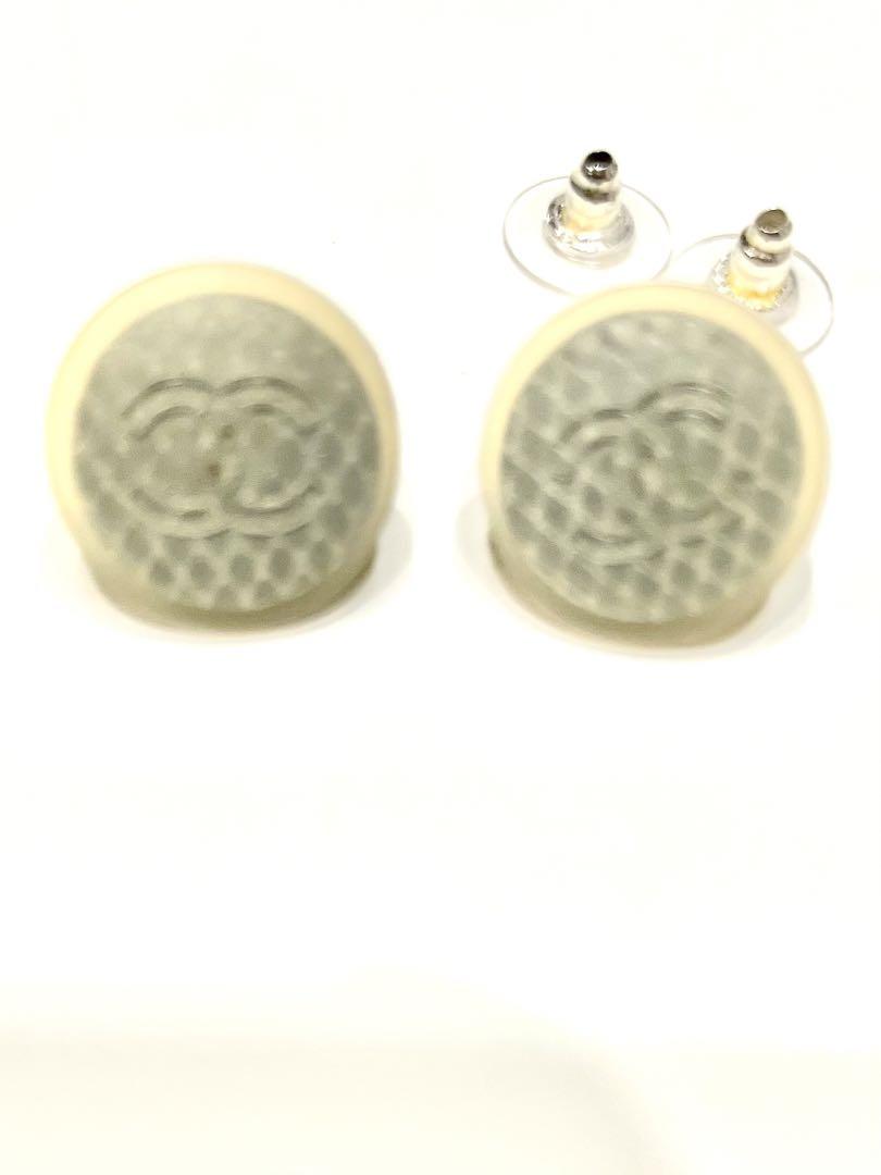 ロゴピアス