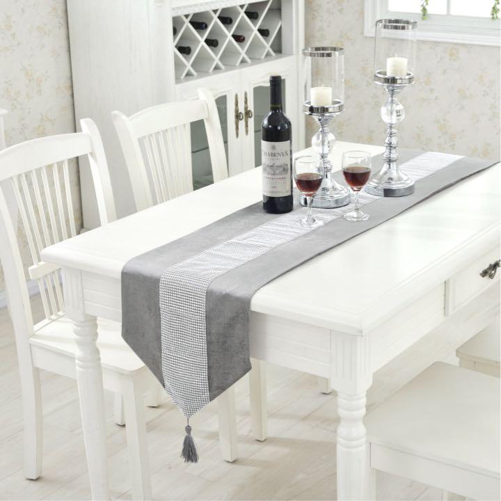【新品】シルバーテーブルランナービジュー（33×180cm）