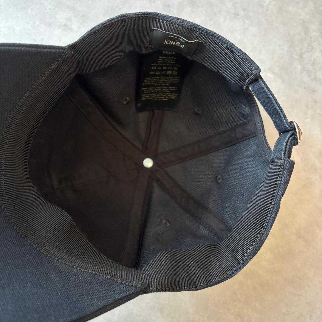 FENDI ロゴ刺繍 ベースボールキャップ ユニセックス コットン ネイビー FENDI ロゴ刺繍 ベースボールキャップ ユニセックス コットン ネイビー