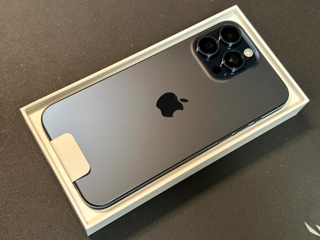 iPhone 15 Pro Max 512GB ホワイト チタニウムエディション