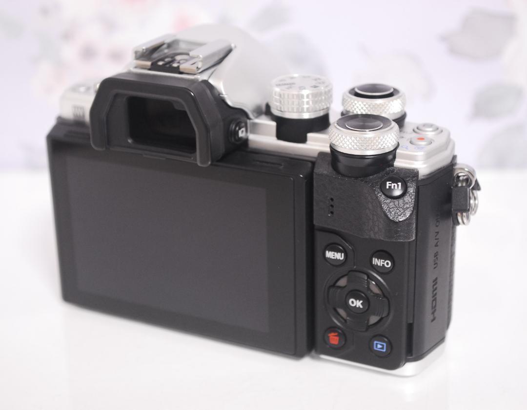 大人気☆Wi-Fi機能付き♪オリンパス OM-D E-M10 Mark II♡