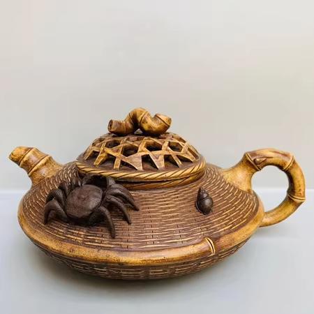 手作り陶器の急須 クモと貝のデザイン