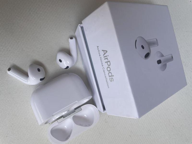 AirPods 4 アクティブノイズキャンセリング搭載