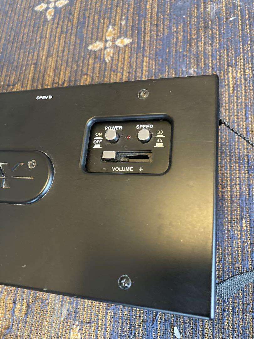 【中古】　ポータブル USB レコードプレイヤー　Corsley レトロ＆超ポータブル！ デジタル変換もできるUSBレコード