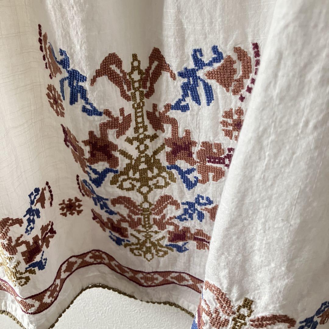 新版 未使用☆Fanaka 刺繍デザインワンピース Vネック プルオーバー トップス
