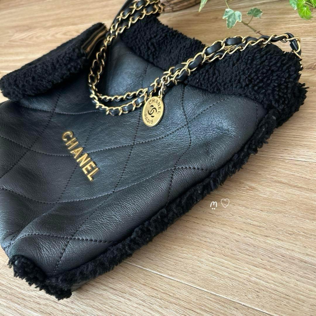 CHANEL シャネル22スモールハンドバッグ ショルダー ブラック シアリング CHANEL シャネル22スモールハンドバッグ ショルダー ブラック シアリング