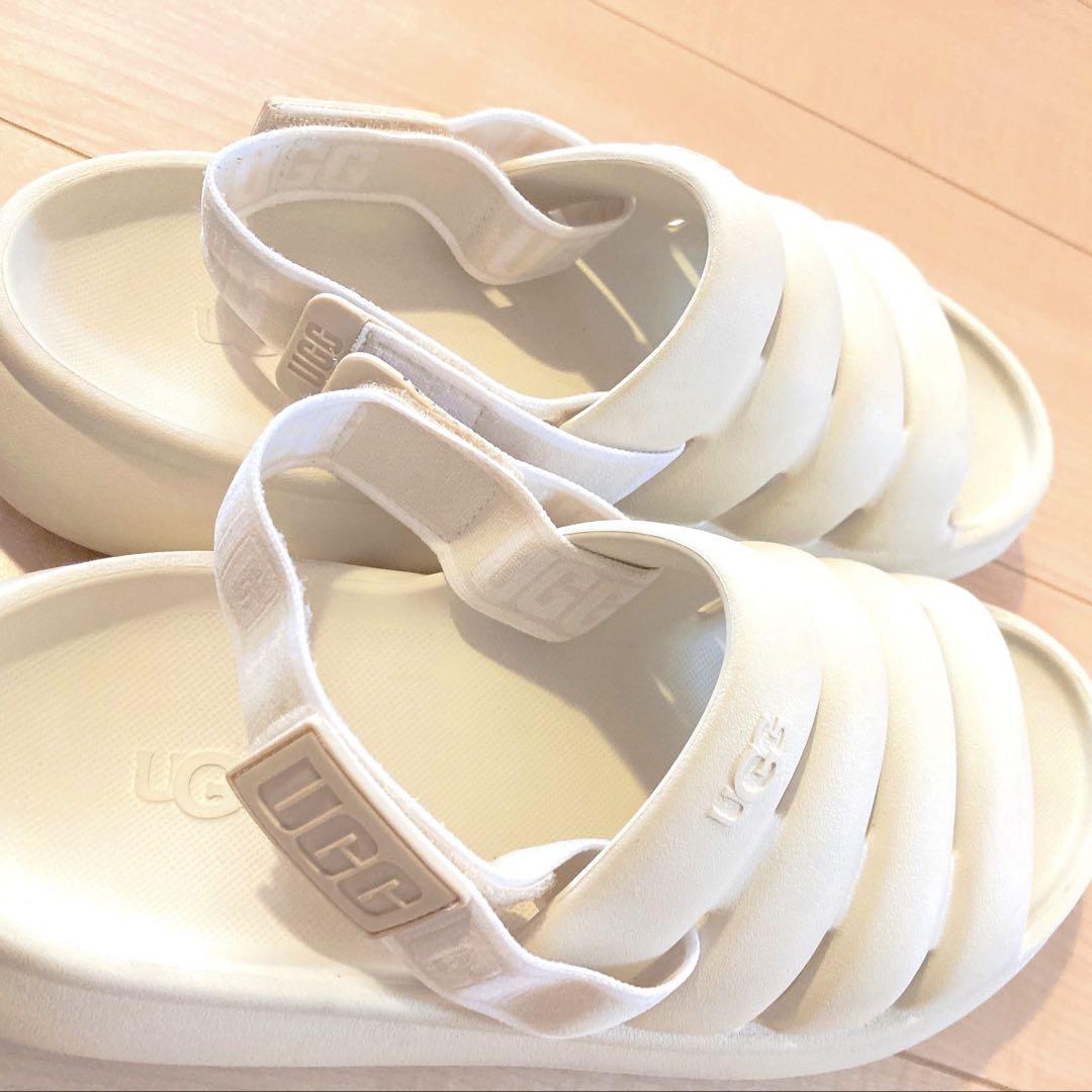 UGG 白サンダル アグどこで 買える か