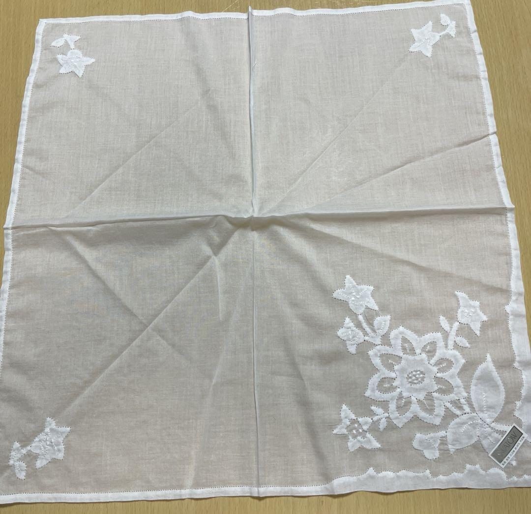 新品、未使用 汕頭刺繍スワトウ 透かし模様 花柄 レースハンカチ