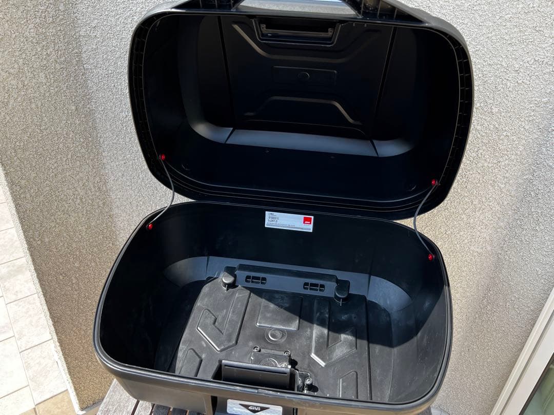 GIVI リアボックス43リットル 未塗装ブラック モノロックケース