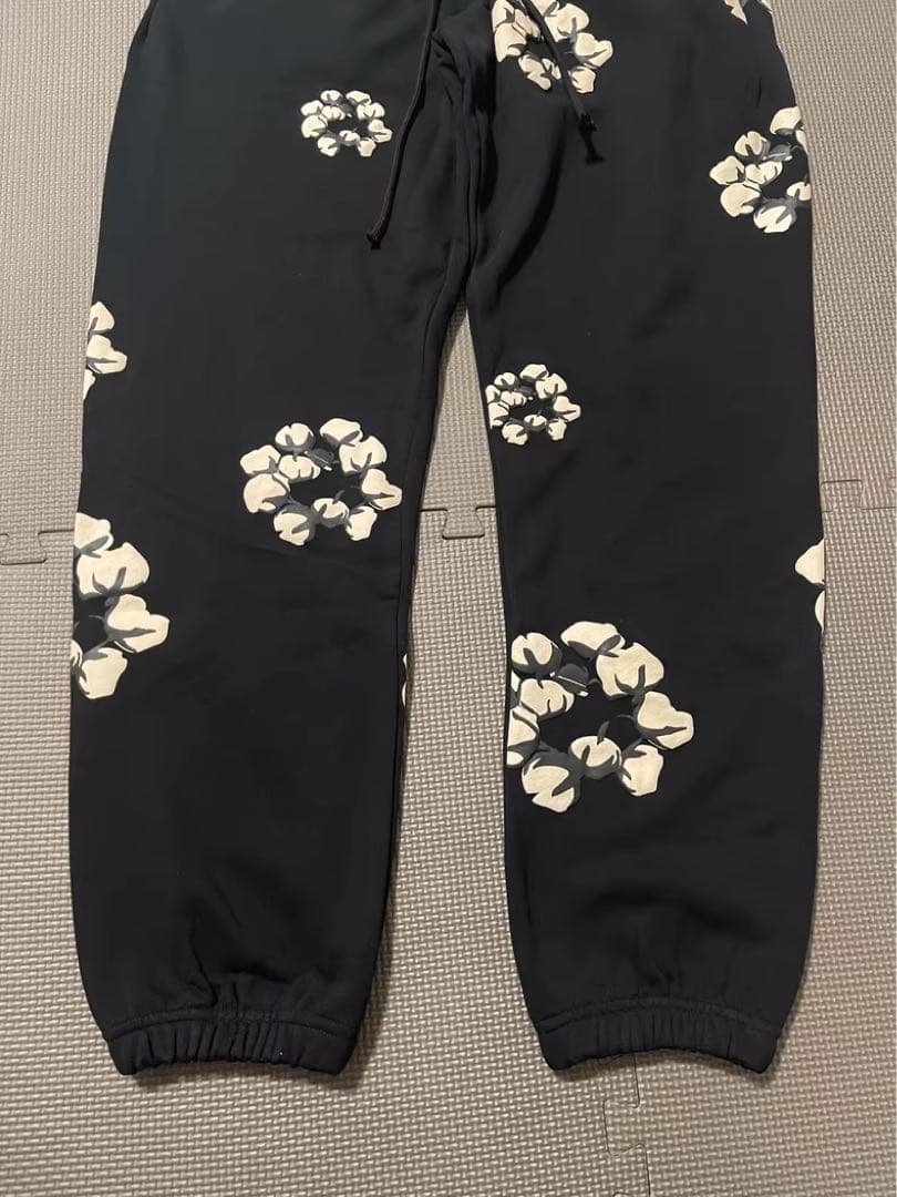 DENIM TEARS花柄 ジョガーパンツ 黒 DENIM TEARS花柄 ジョガーパンツ 黒