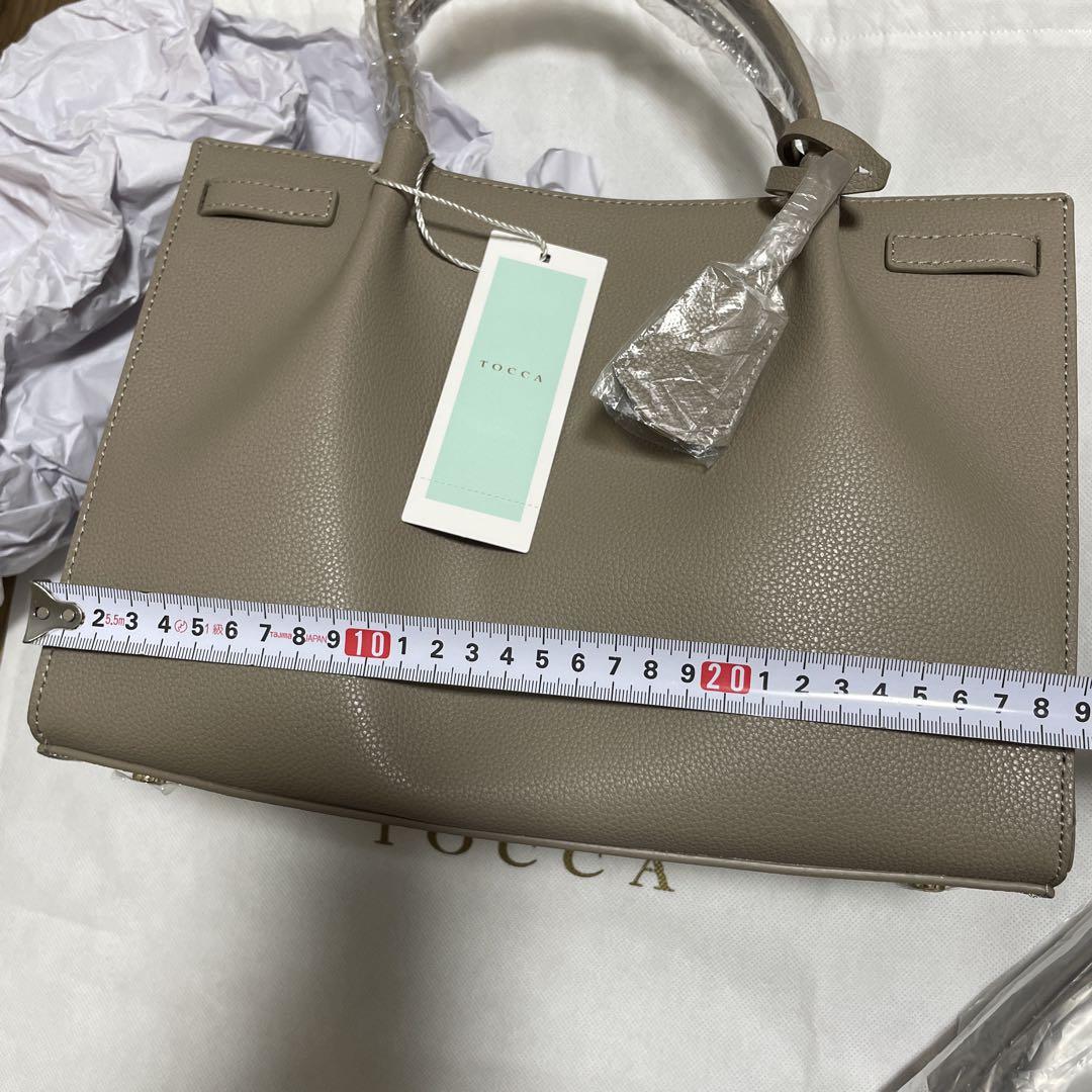 トップブランドのファッション 値下げ！【新品】TOCCA ベージュ 革 ショルダー ブランドバッグ バッグ
