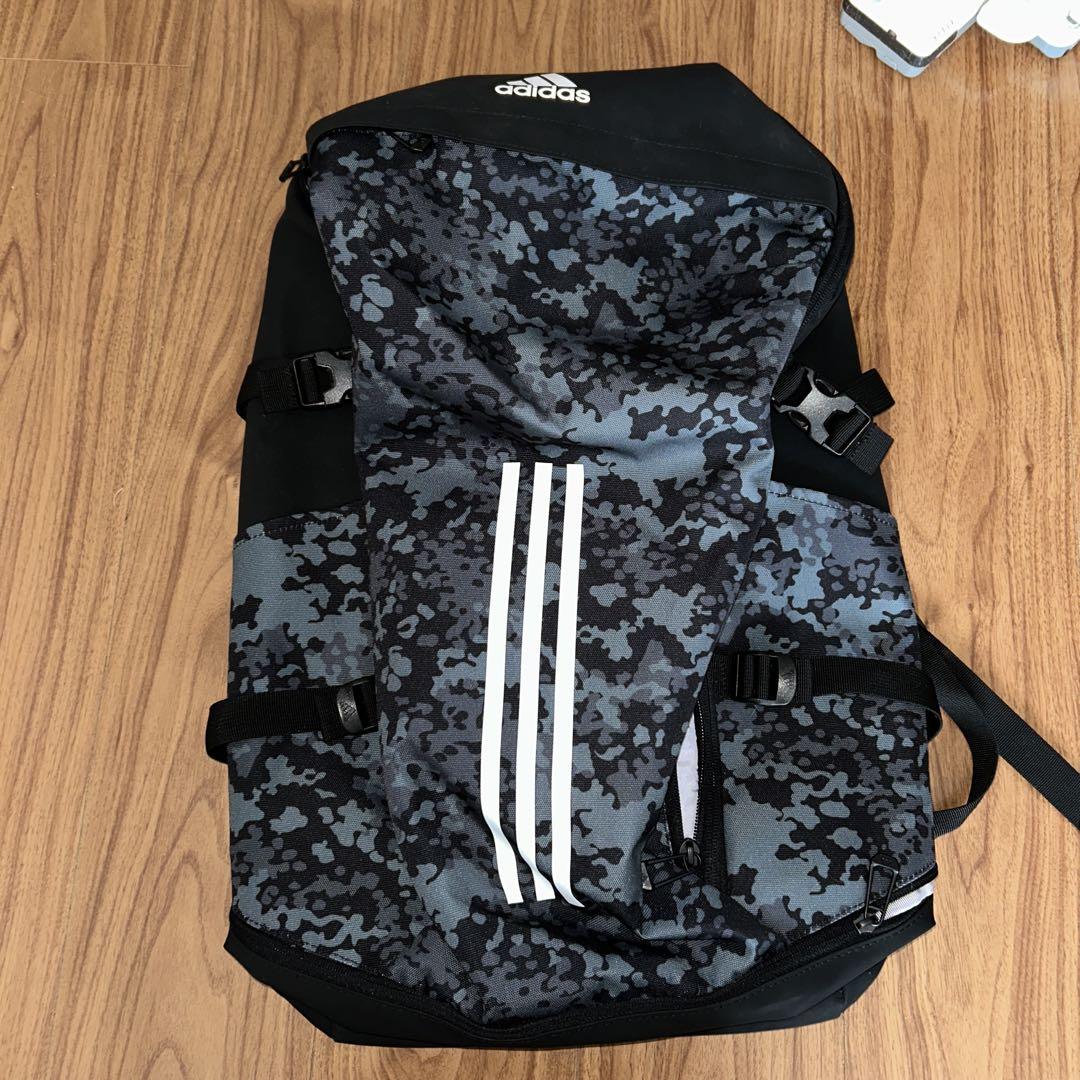 adidas 迷彩柄 バックパック　大容量