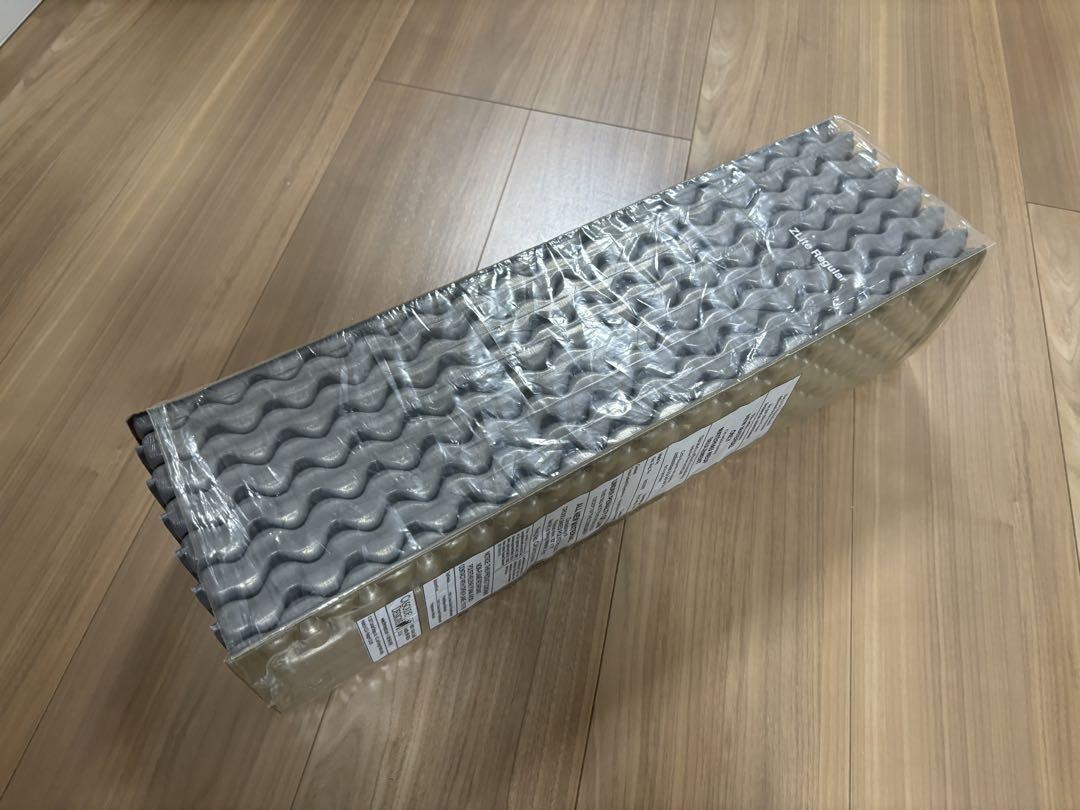 ★送料無料・未使用★お洒落　サーマレスト　マット　登山　キャンプ　BBQ テント