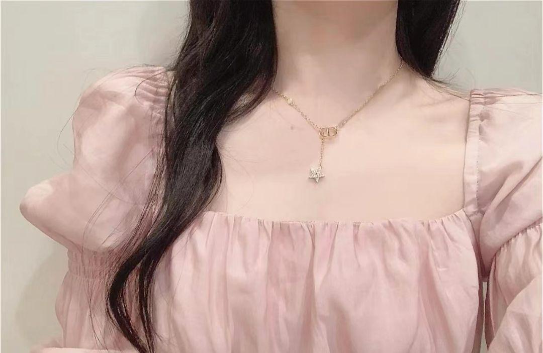 Dior キラキラしたネックレス