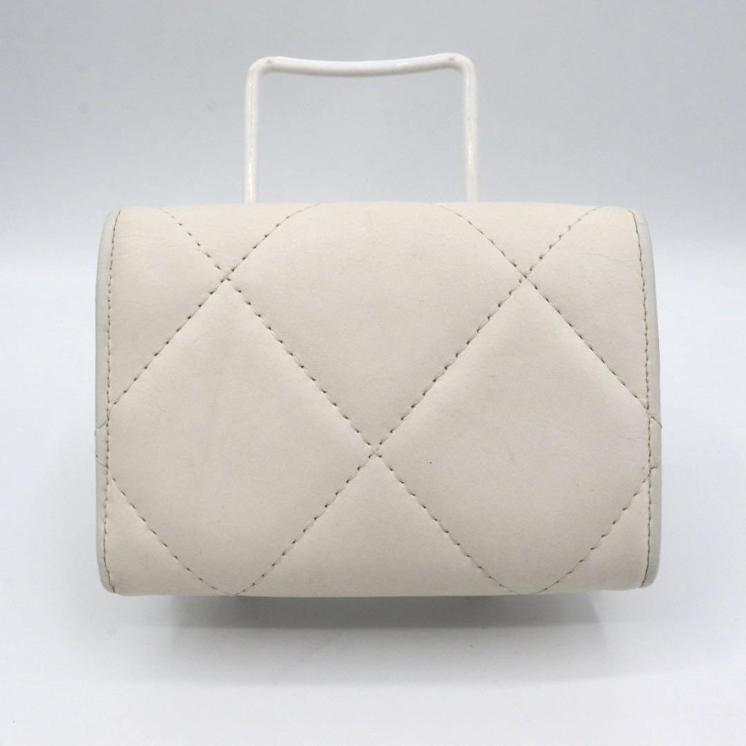 美品　シャネル　ラムスキン　コンパクト　折り財布　ホワイト