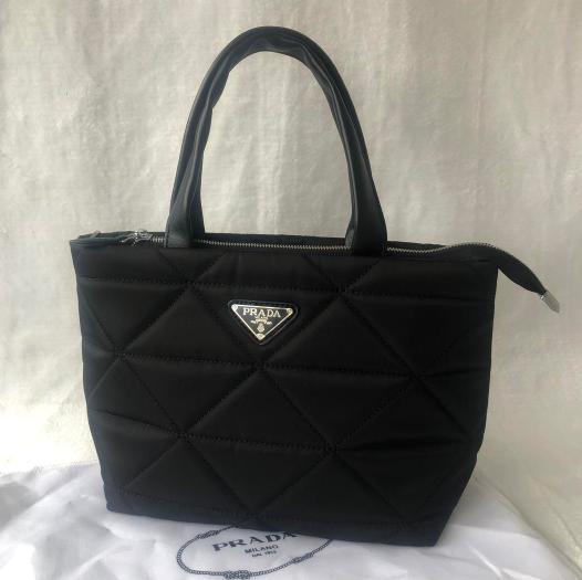 新品 PRADA ノベルティ ランタン ※購入前にコメントくださいませ