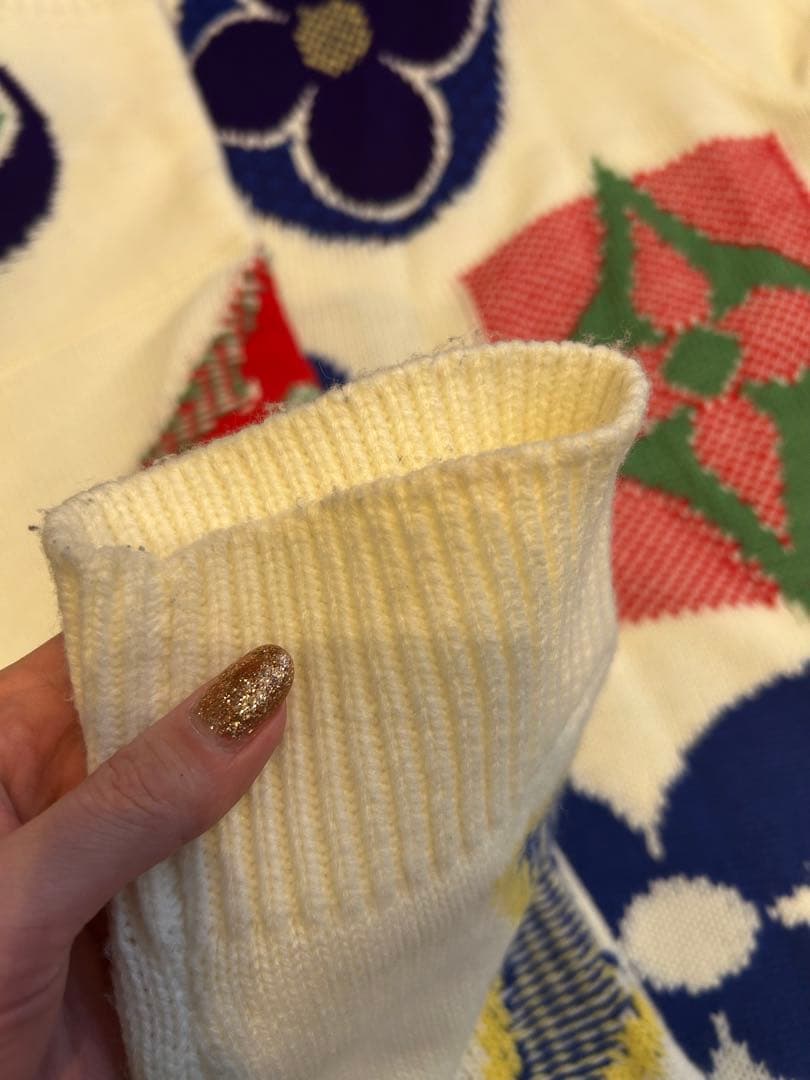 韓国購入 花柄刺繍 ホワイト ニットセーター L 韓国購入 花柄刺繍 ホワイト ニットセーター L