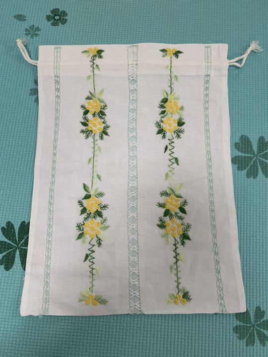 お値引き中 刺繍ランチョンマット2枚セット刺繍ポーチ2枚セット - メルカリ お値引き中 刺繍ランチョンマット2枚セット刺繍ポーチ2枚セット - メルカリ