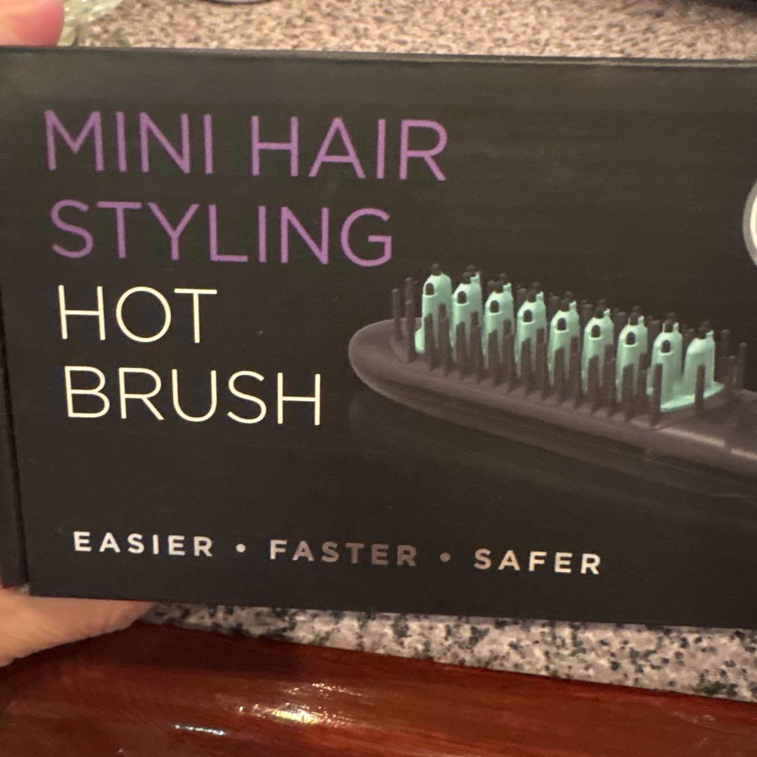 DAFNI ブラシ型ヘアアイロンダフニナノ