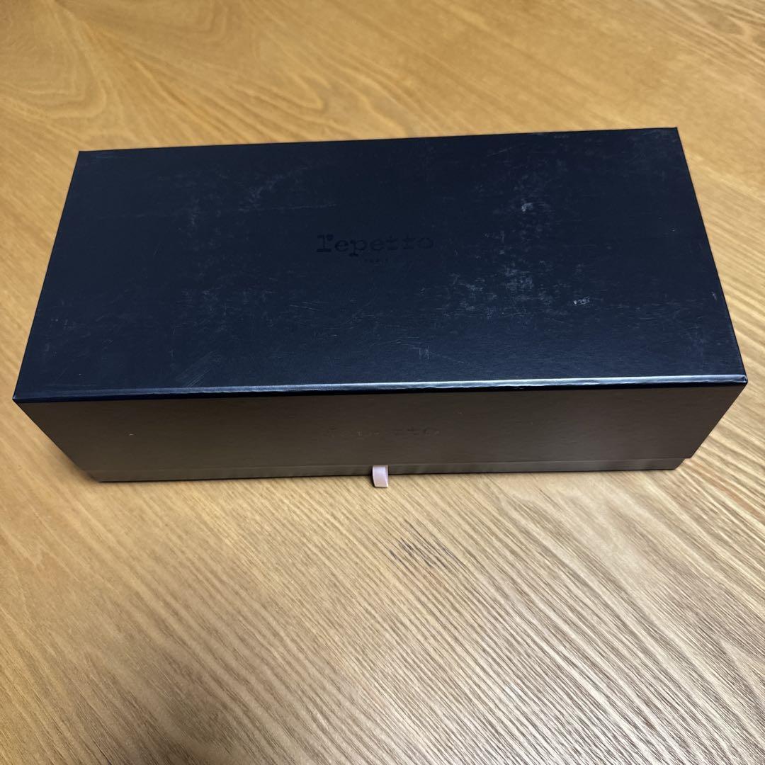 リボン付きバレエシューズ
