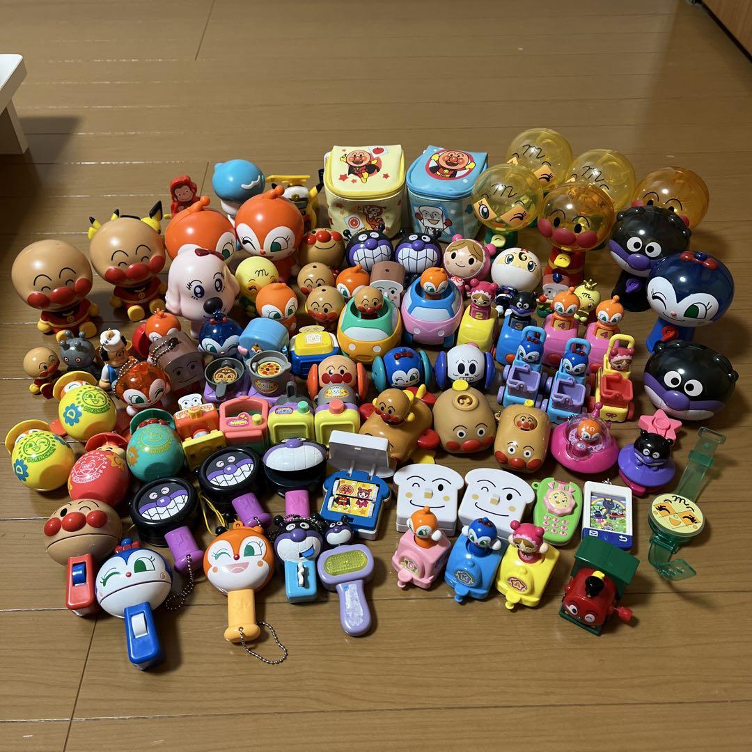 アンパンマン他キャラクター　おもちゃセット計87個 5,500円