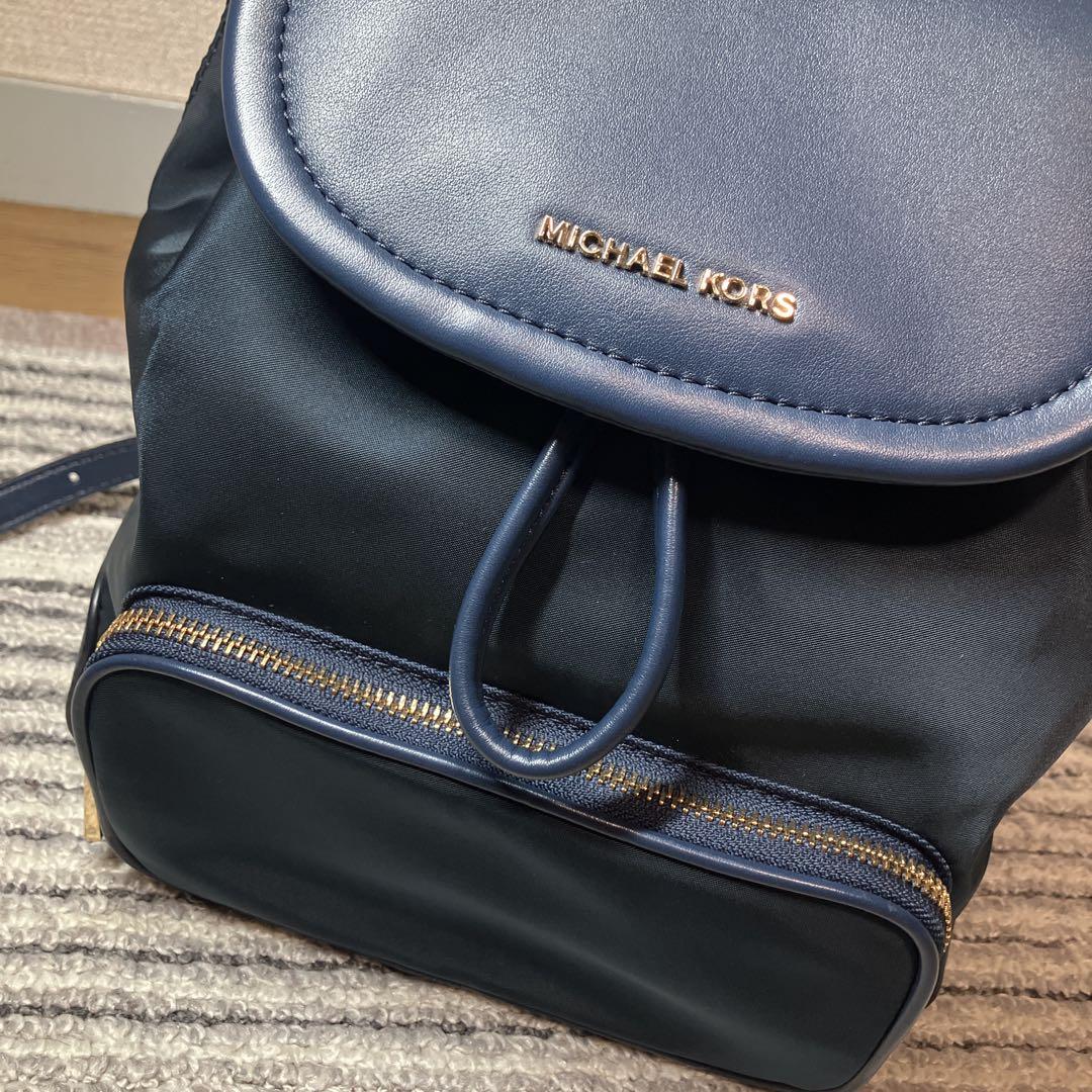 【未使用品】マイケルコース CARA バックパック スモール ネイビー 未使用品】マイケルコース CARA バックパック スモール ネイビー
