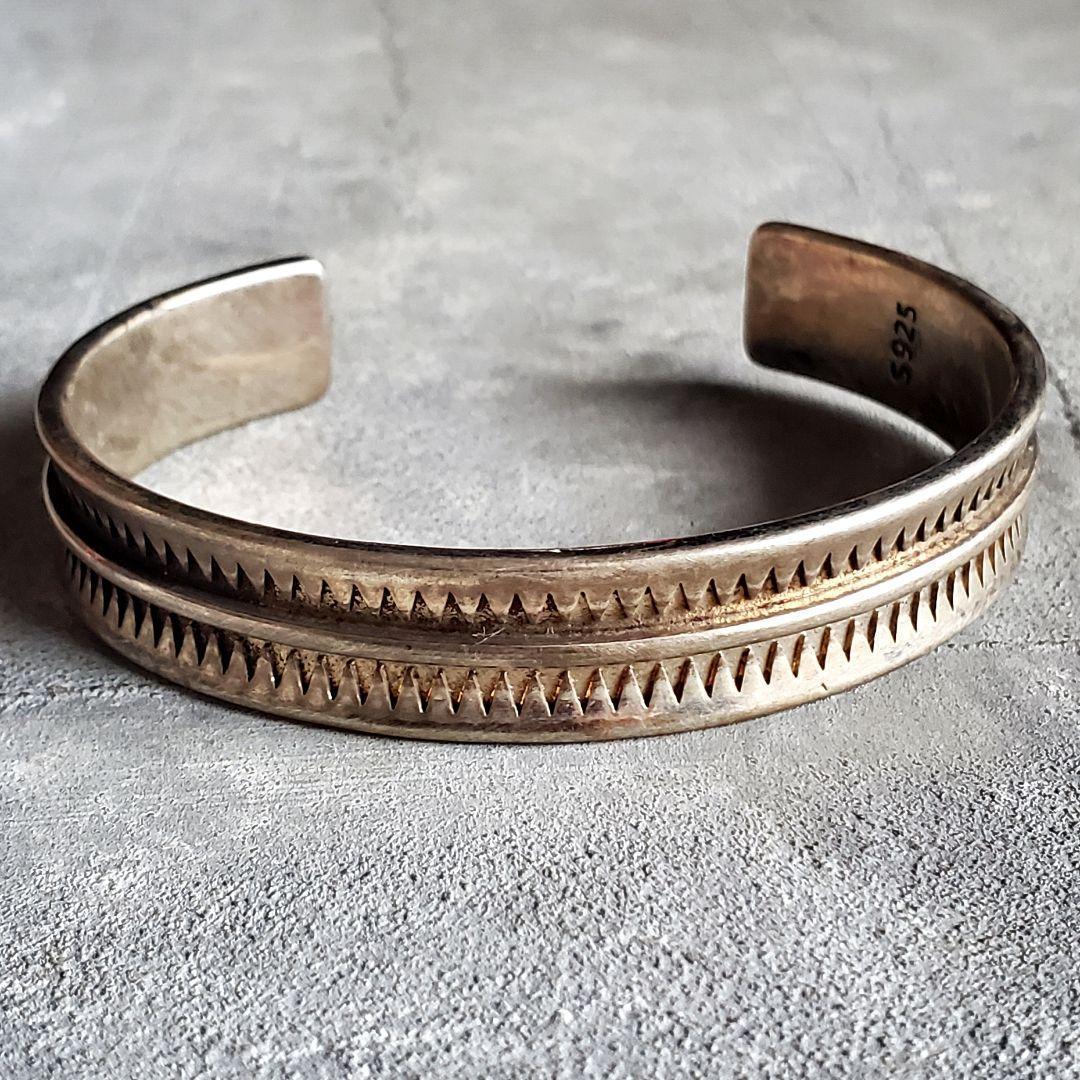 ブランド一覧 | ワールド オンラインストア VINTAGE バングル ニードルデザイン シルバー ヴィンテージ アクセサリー