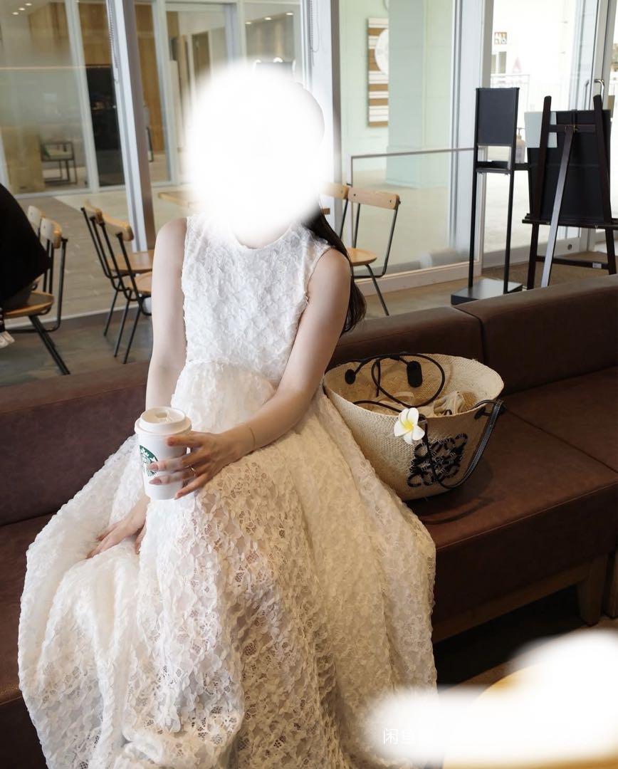 Acka. lace no sleeve dress