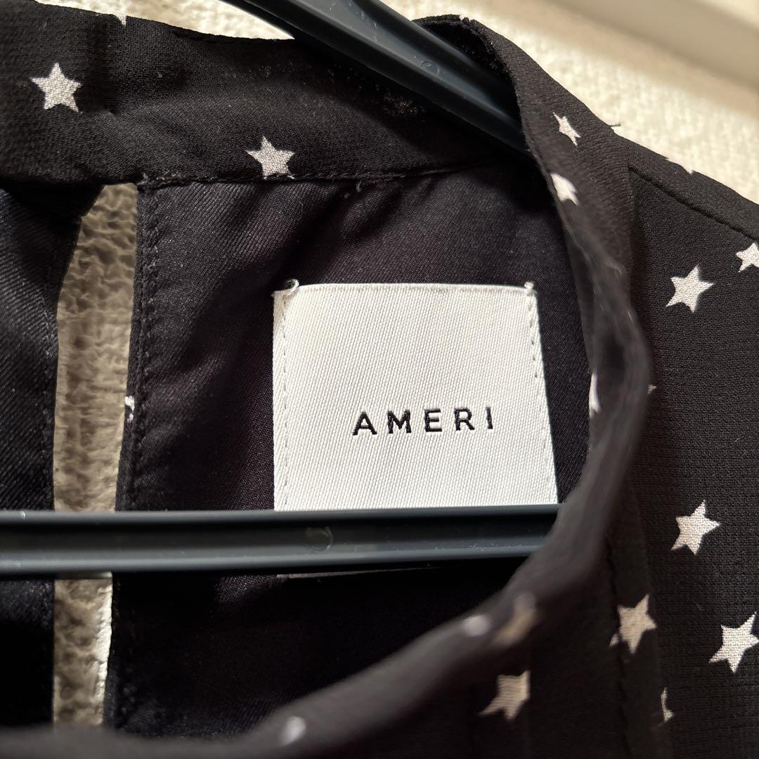AMERI 星柄フリル付き黒ワンピース