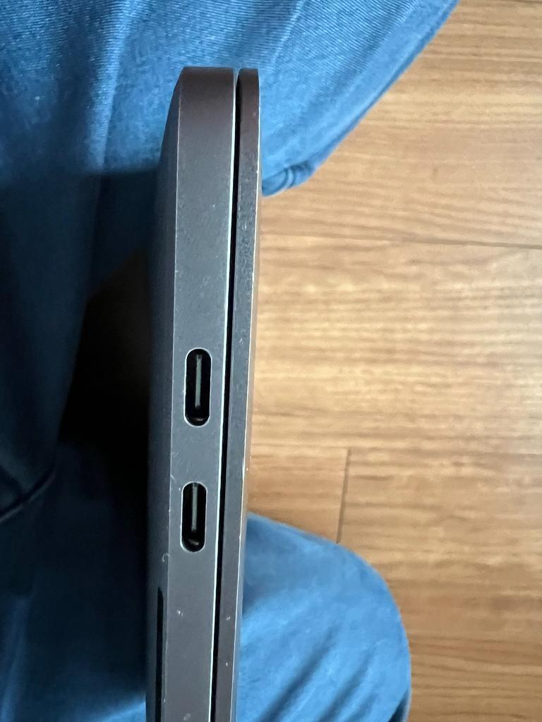 MacBook Pro 13インチ 32GB 1TB Core i7　A2251