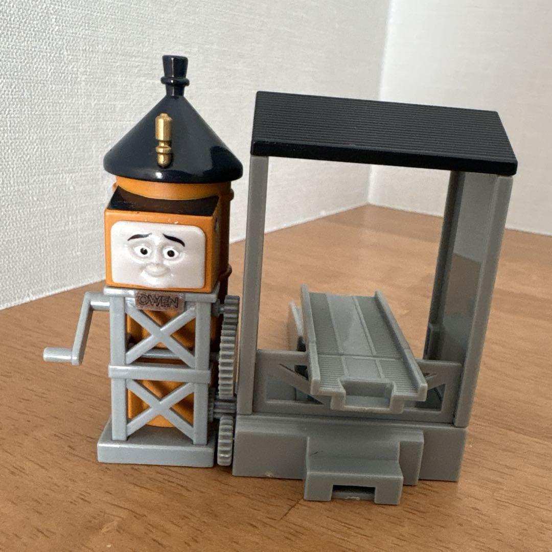 カプセルプラレール きかんしゃ トーマス オーウェンのリフト