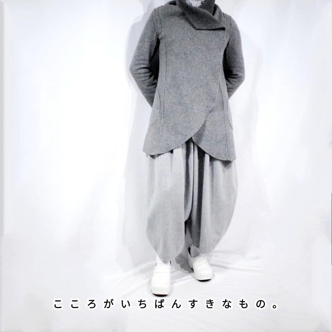ライトグレー