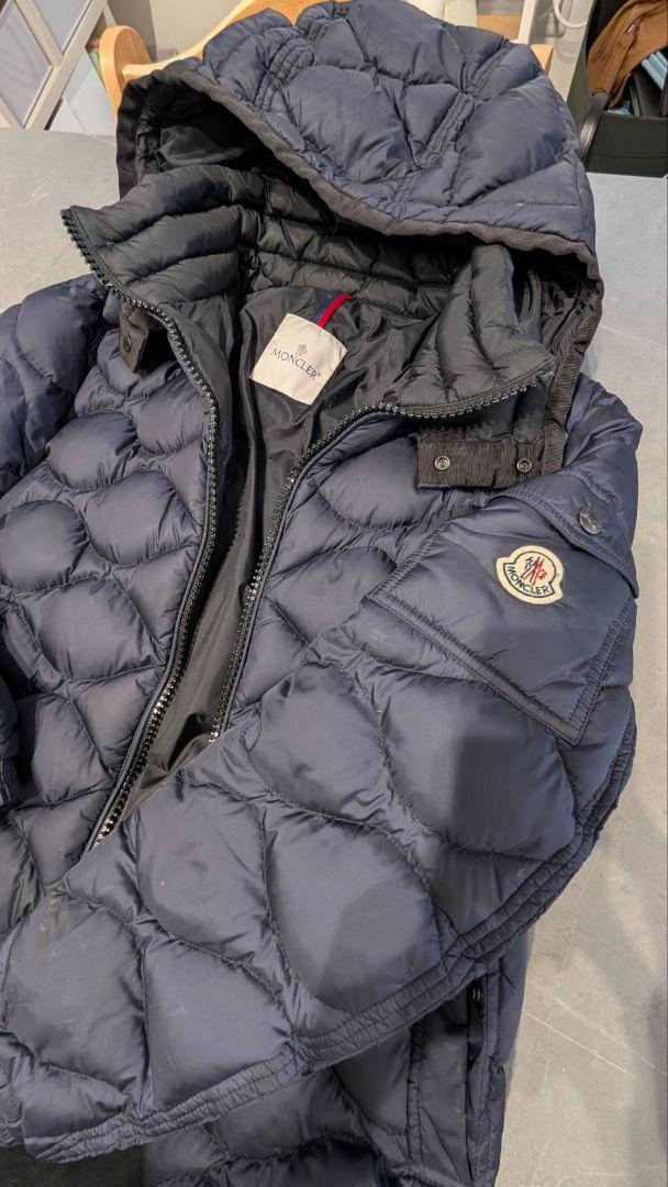モンクレール　MONCLER ネイビー ダウンジャケット フード付き