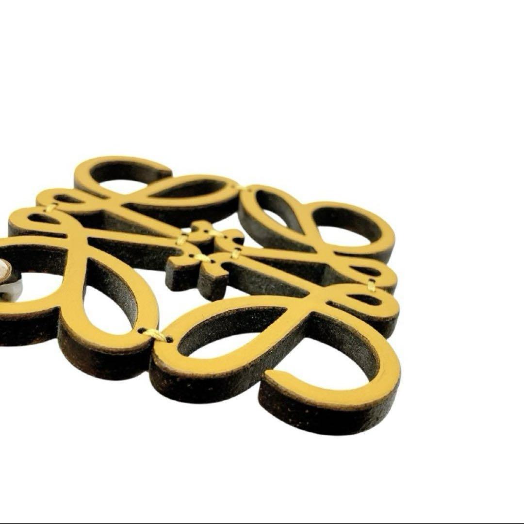 美品✨LOEWE ロエベ　アナグラム　チャーム　カーフ　オレンジ系　ブラック 美品✨LOEWE ロエベ アナグラム チャーム カーフ オレンジ系