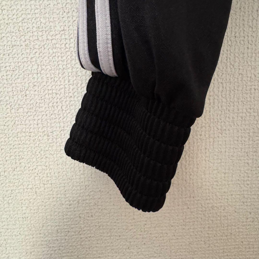 adidas クロップド トラックジャケット　ショート丈　ミニ丈