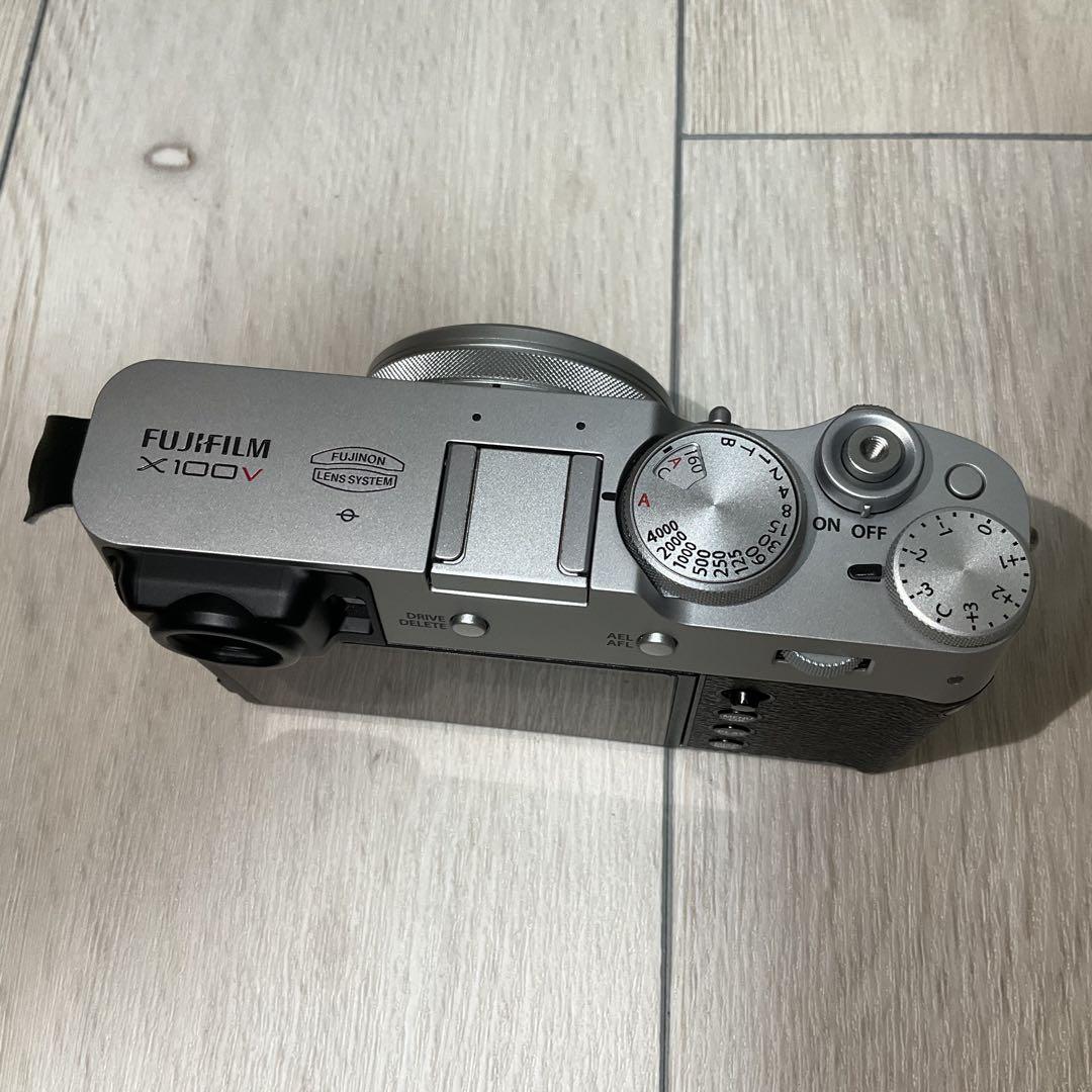FUJIFILM X100V