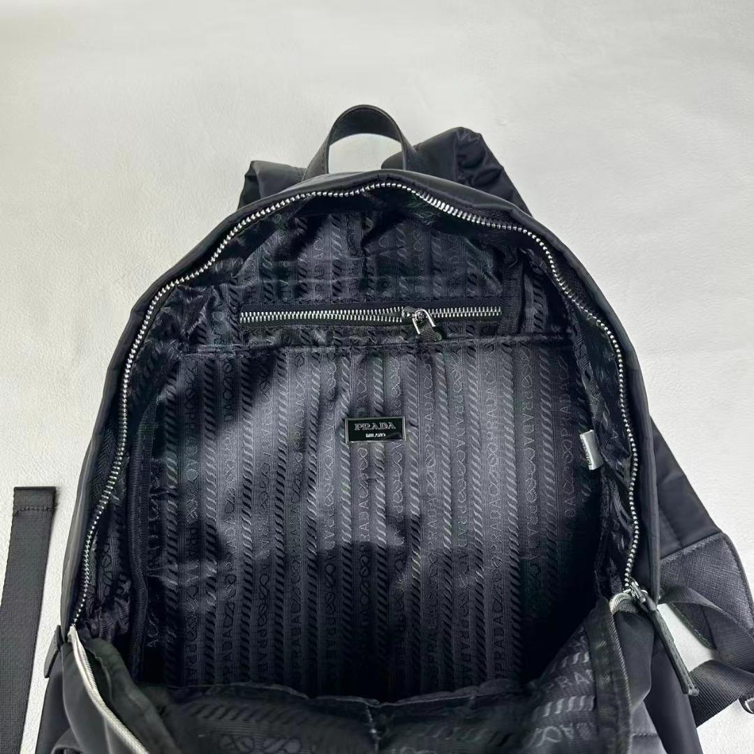 PRADA ブラックバックパック MEDICALDB_JP