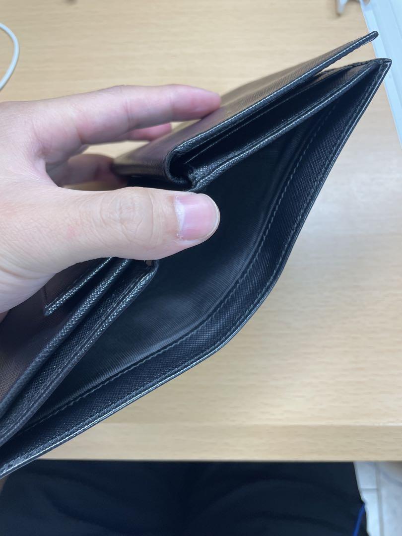 PRADA ブラックレザー 二つ折り財布