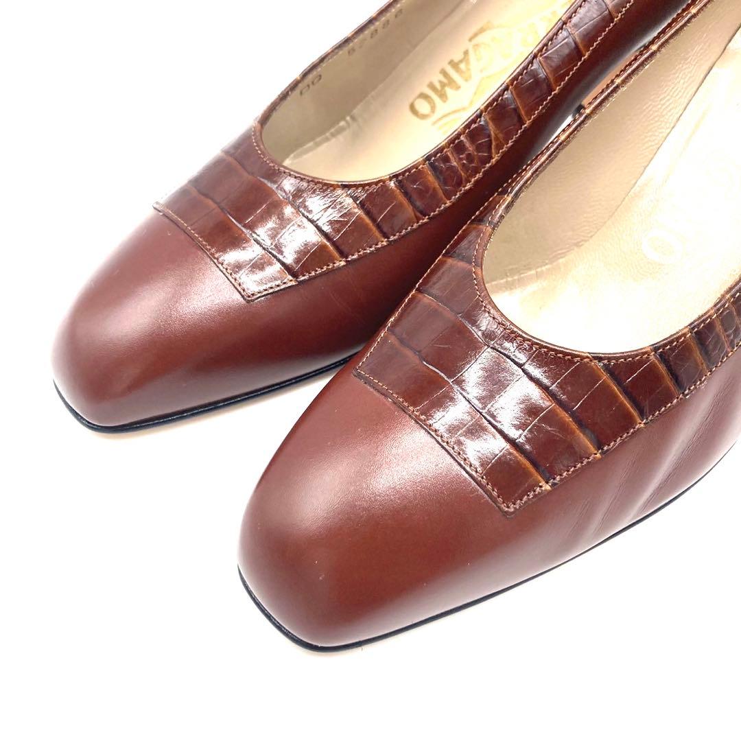 ✨️新品未使用✨️フェラガモ 22cm レザー ブラウン 太ヒール